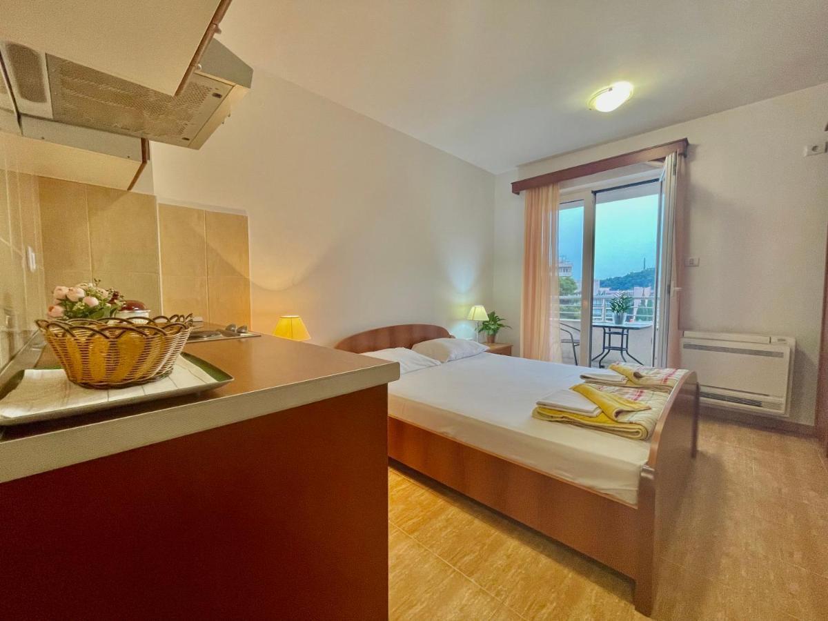 Apartments Boreta Becici 布德瓦 外观 照片